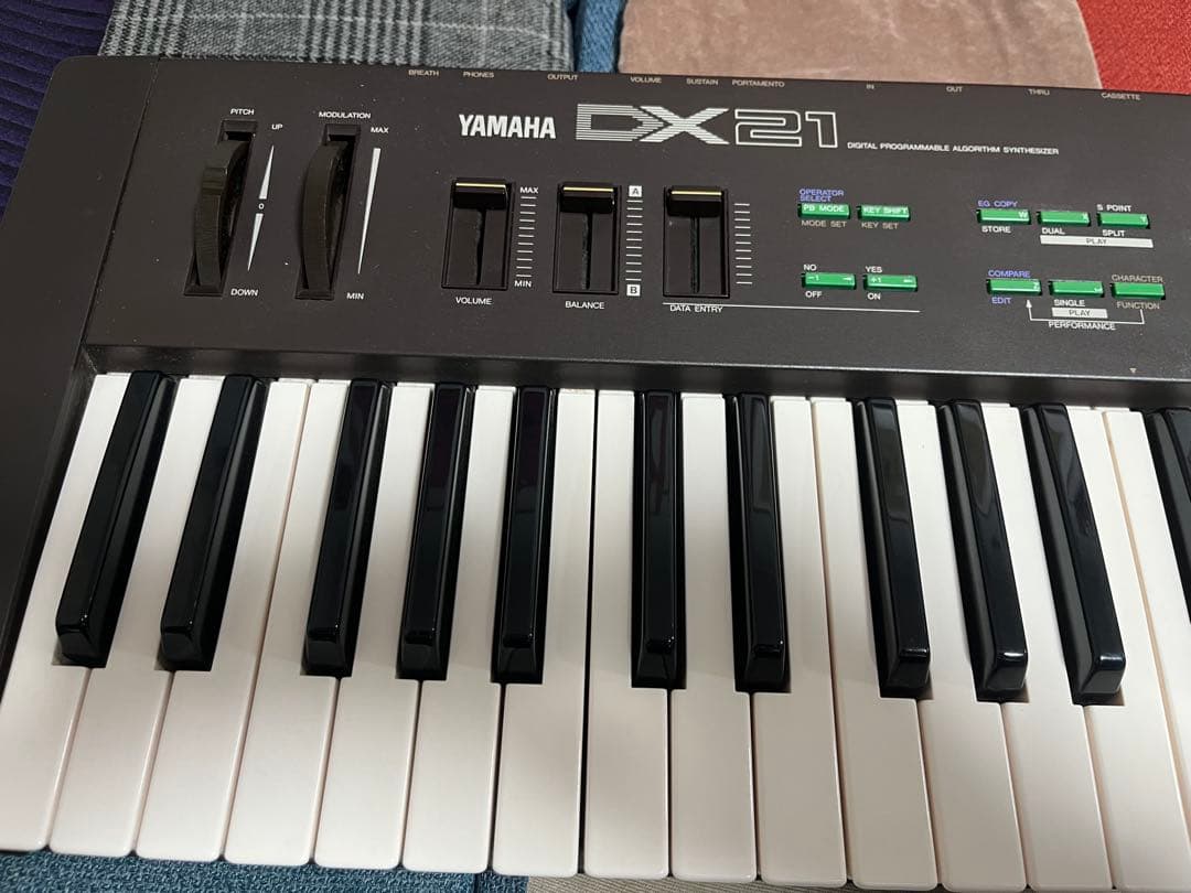 YAMAHA DX21 シンセサイザー
