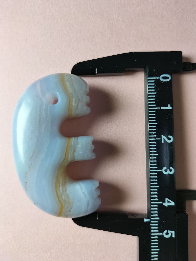 天然石 津軽錦石 の 獣型勾玉(まがたま)です。青碧玉 1点物！