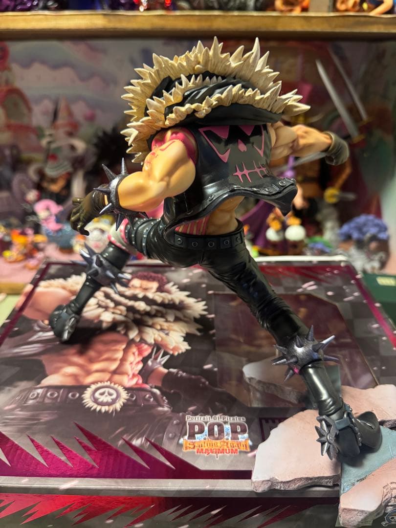 ワンピースPOP maximumカタクリと海外ジオラマ台座セットになります。