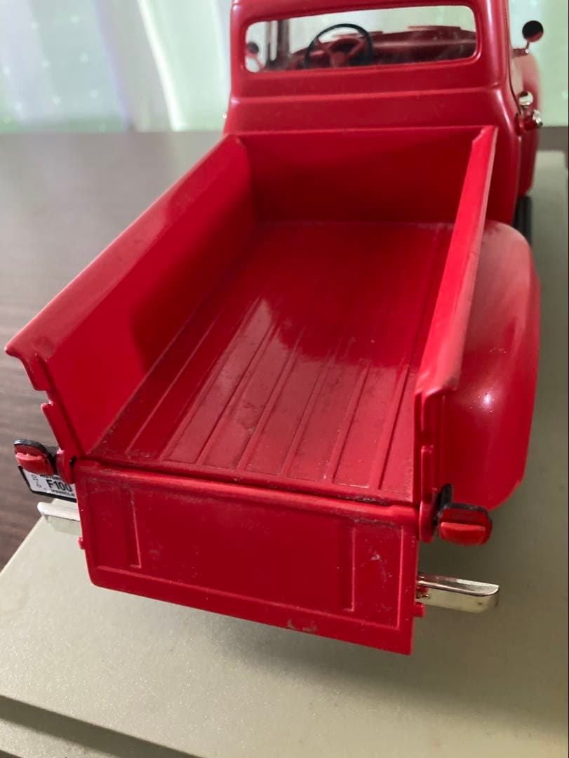 アーテル 1/18 スケール 1956 Ford F-100 赤