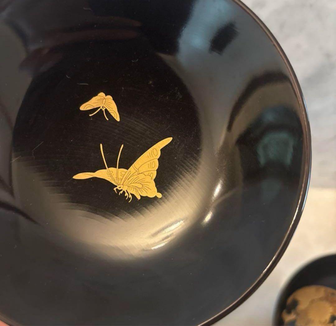 芸術的な蝶々とふんだんに使われた金彩が美しい豪華絢爛な木製輪島漆塗りお椀2客