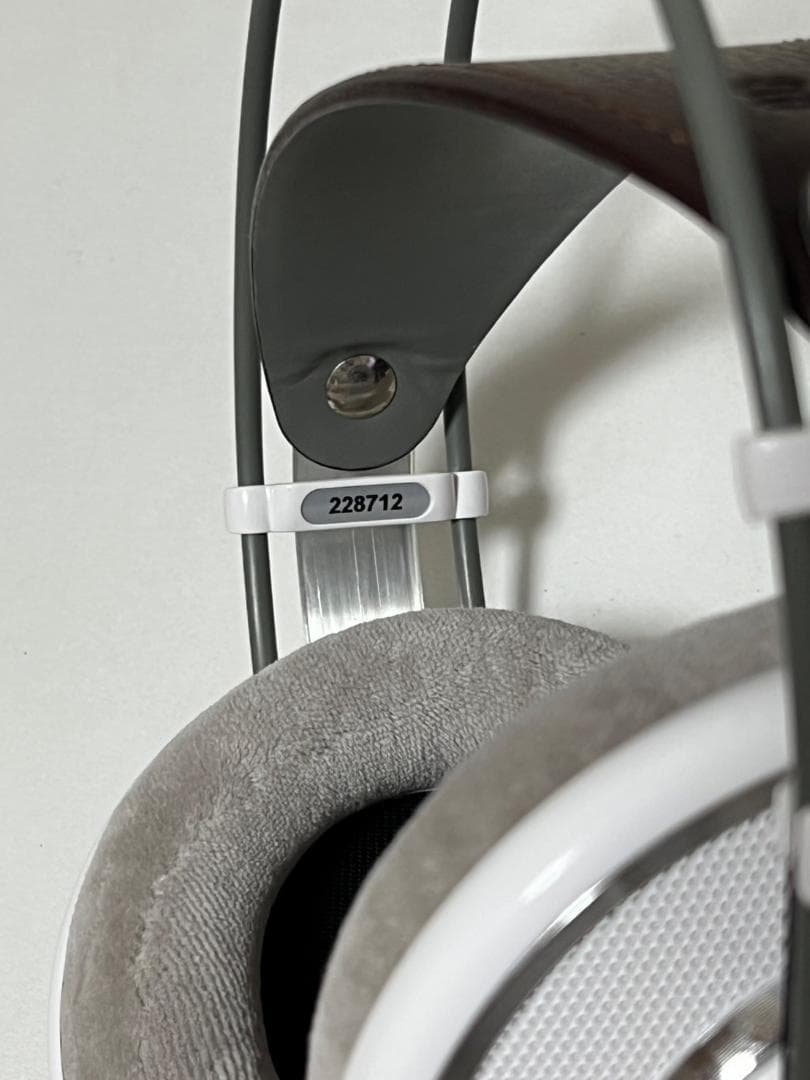 AKG K701 ヘッドホン 美品 純正箱あり イヤーパッド新品