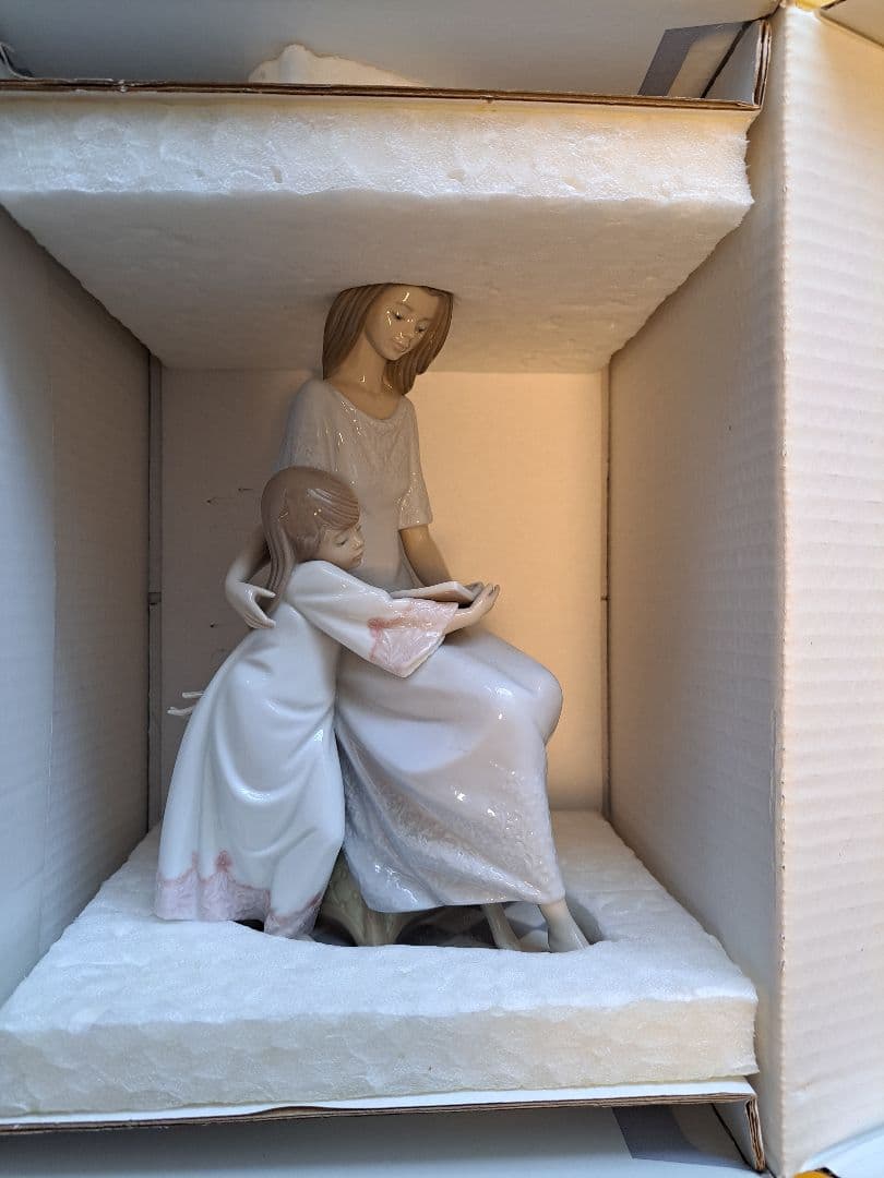 リヤドロ『お休み前のご本』