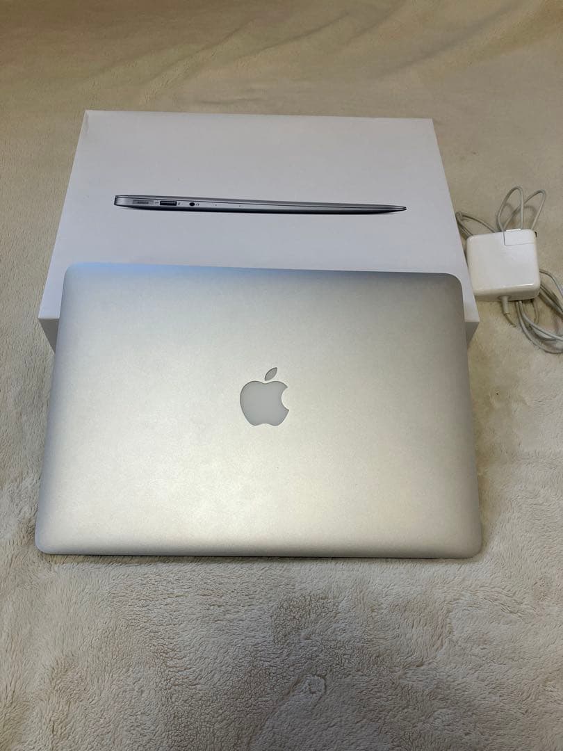 Apple MacBook Air 2017 シルバー 充電器付 256KB