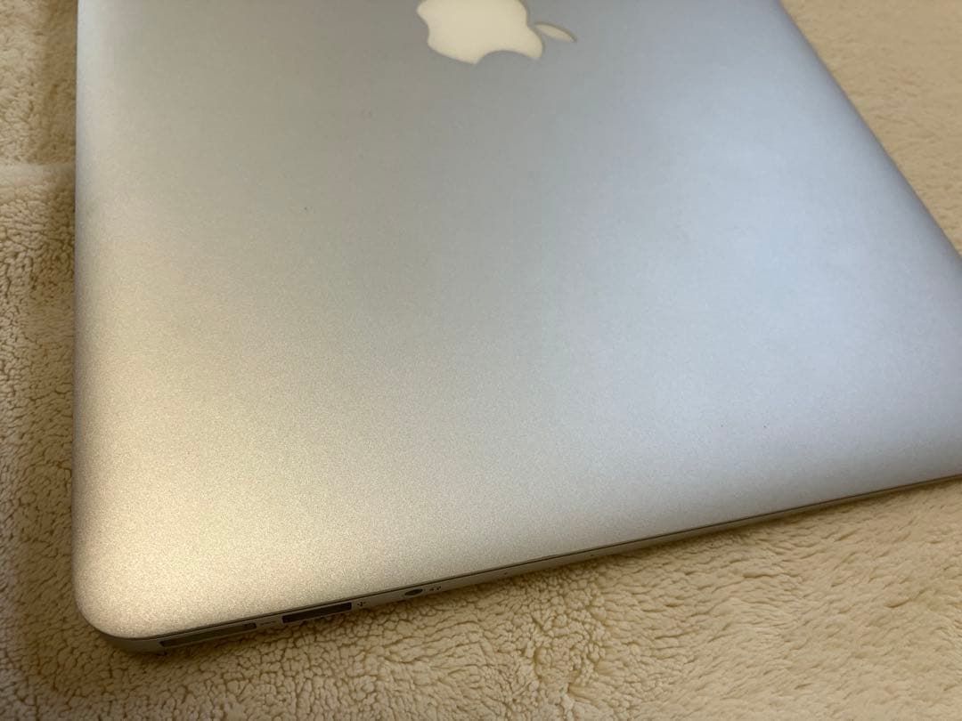 Apple MacBook Air 2017 シルバー 充電器付 256KB