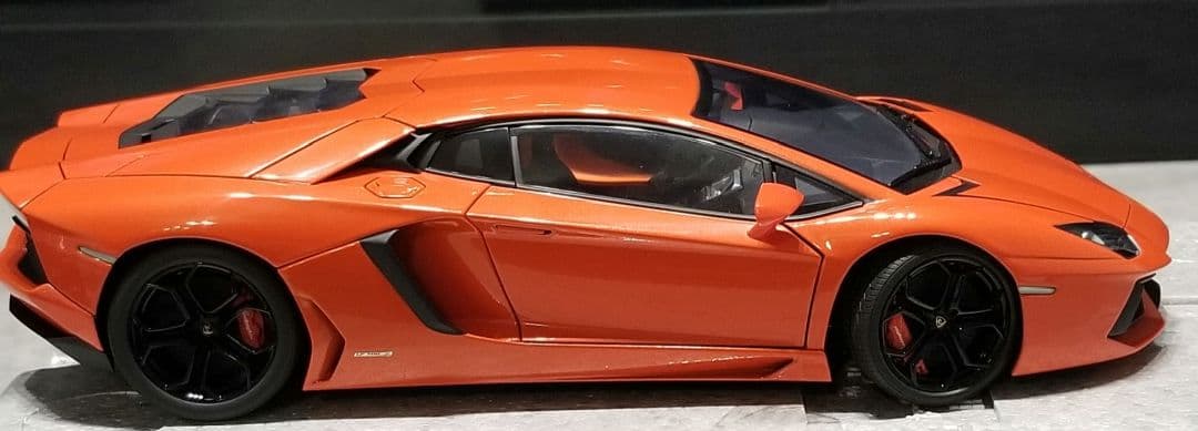 オートアート 1/18 ランボルギーニ アヴェンタドール　LP700-4