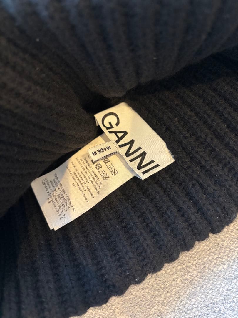 GANNI 黒 ニット帽　ビーニー　一回着用のみ美品