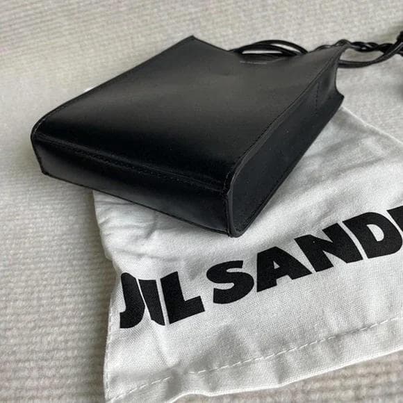 新品未使用 ブラックレザー スマホショルダーバッグ