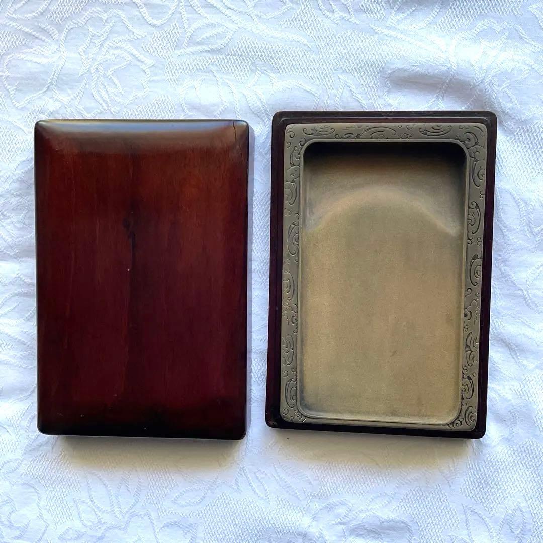 貴重　端渓の大ぶりの　すずり硯　　　　　　鷹の彫刻付き　箱付き