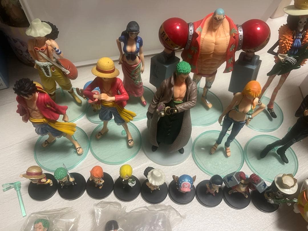 ワンピース　フィギュア23体＋パズル＋ストラップ　セット