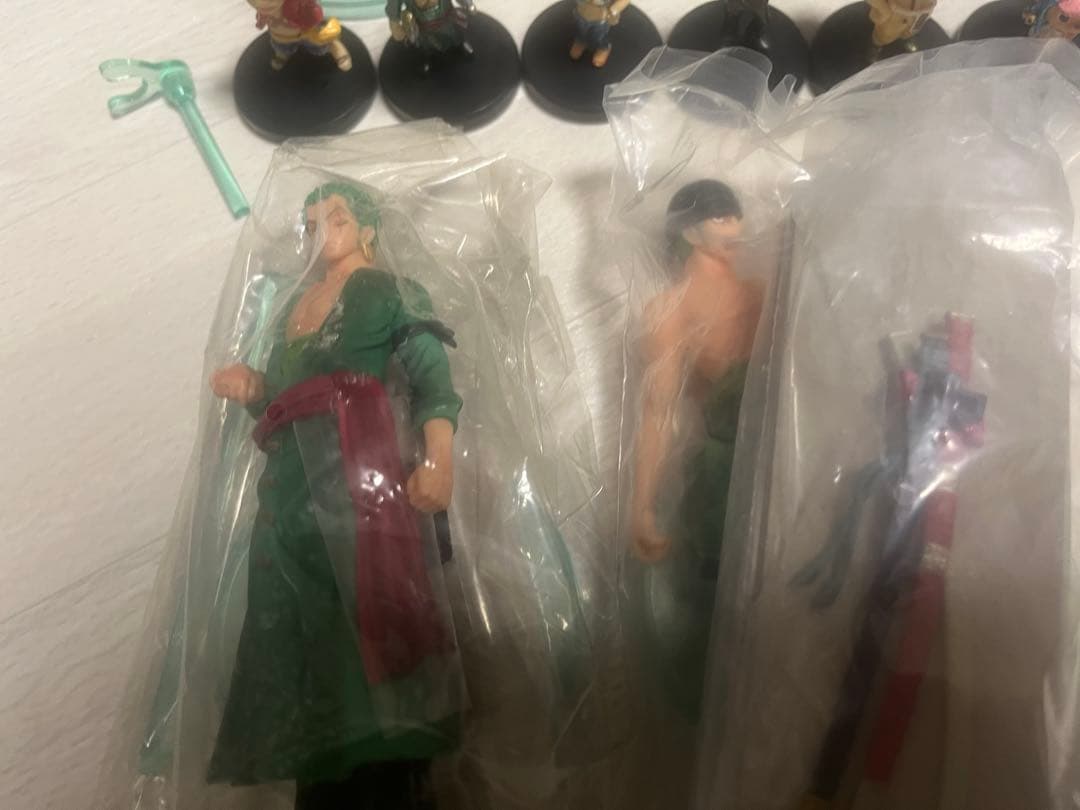 ワンピース　フィギュア23体＋パズル＋ストラップ　セット