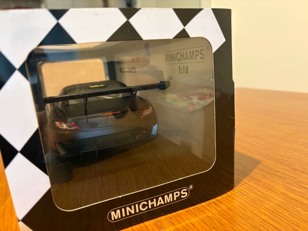 MINICHAMPS メルセデス・ベンツ SLS AMG 1:18