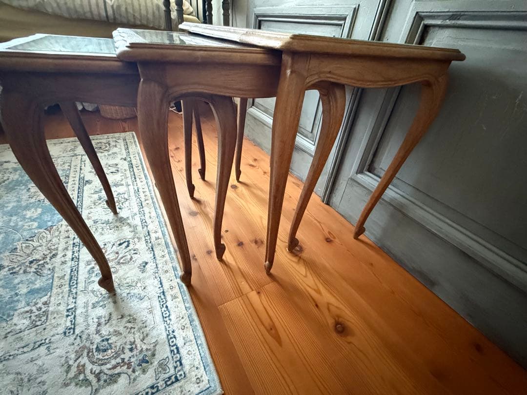 【値下げ】フランスアンティーク　ガラス天板のネストテーブル　猫脚