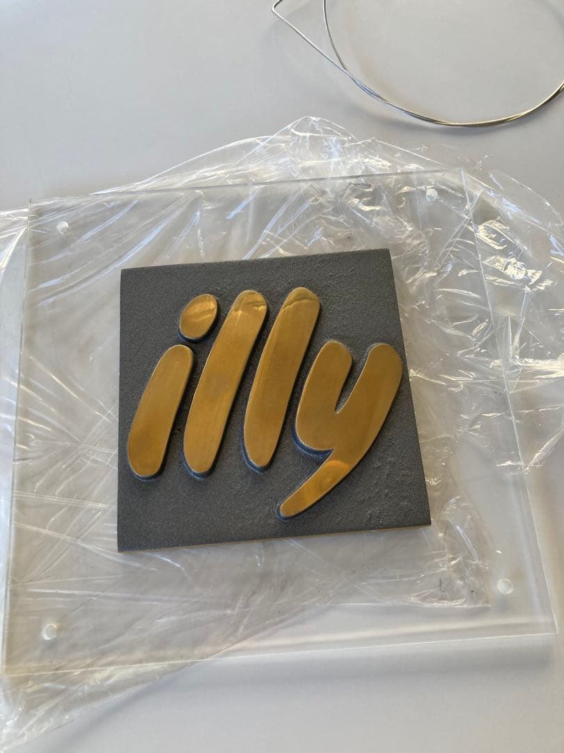 illy アクリル製サインプレート