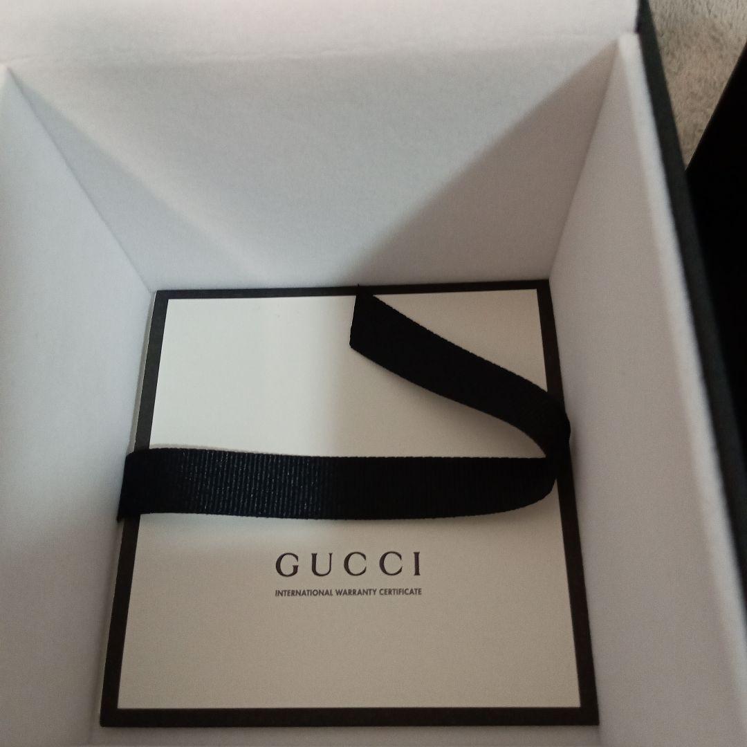 GUCCI ラバーベルトメンズ腕時計