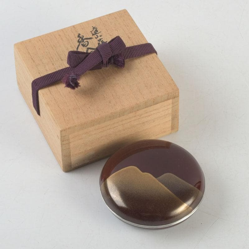 茶道具　山中塗師　新谷清　漆峰作　遠山蒔絵　錫縁　香合　共箱　V　9253