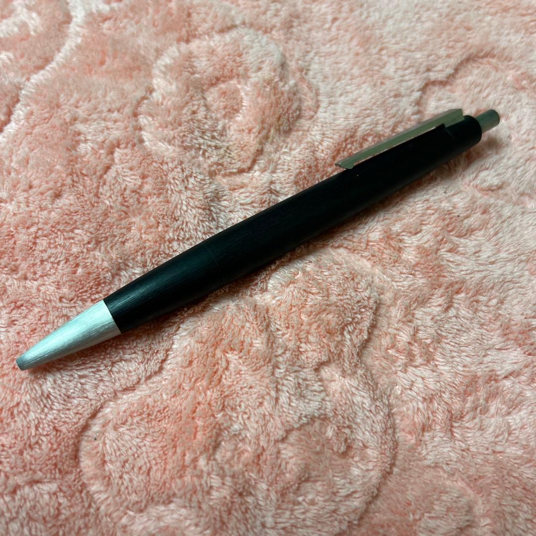 LAMY 黒いシンプルボールペン