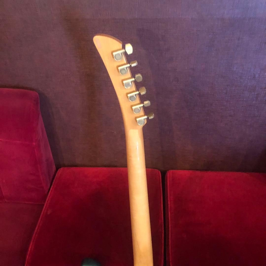 グリーンエレキギター 3ピックアップ トレモロ