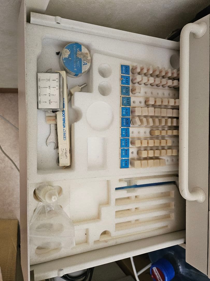 SIEMENS　CAD/CAM冠作成器機