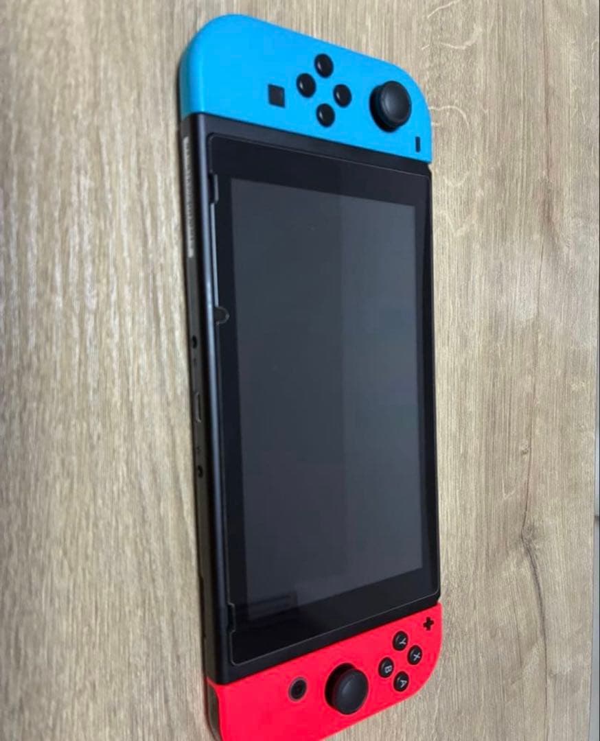 7*様 【フィルム貼付済・ケース付】Nintendo Switch 本体