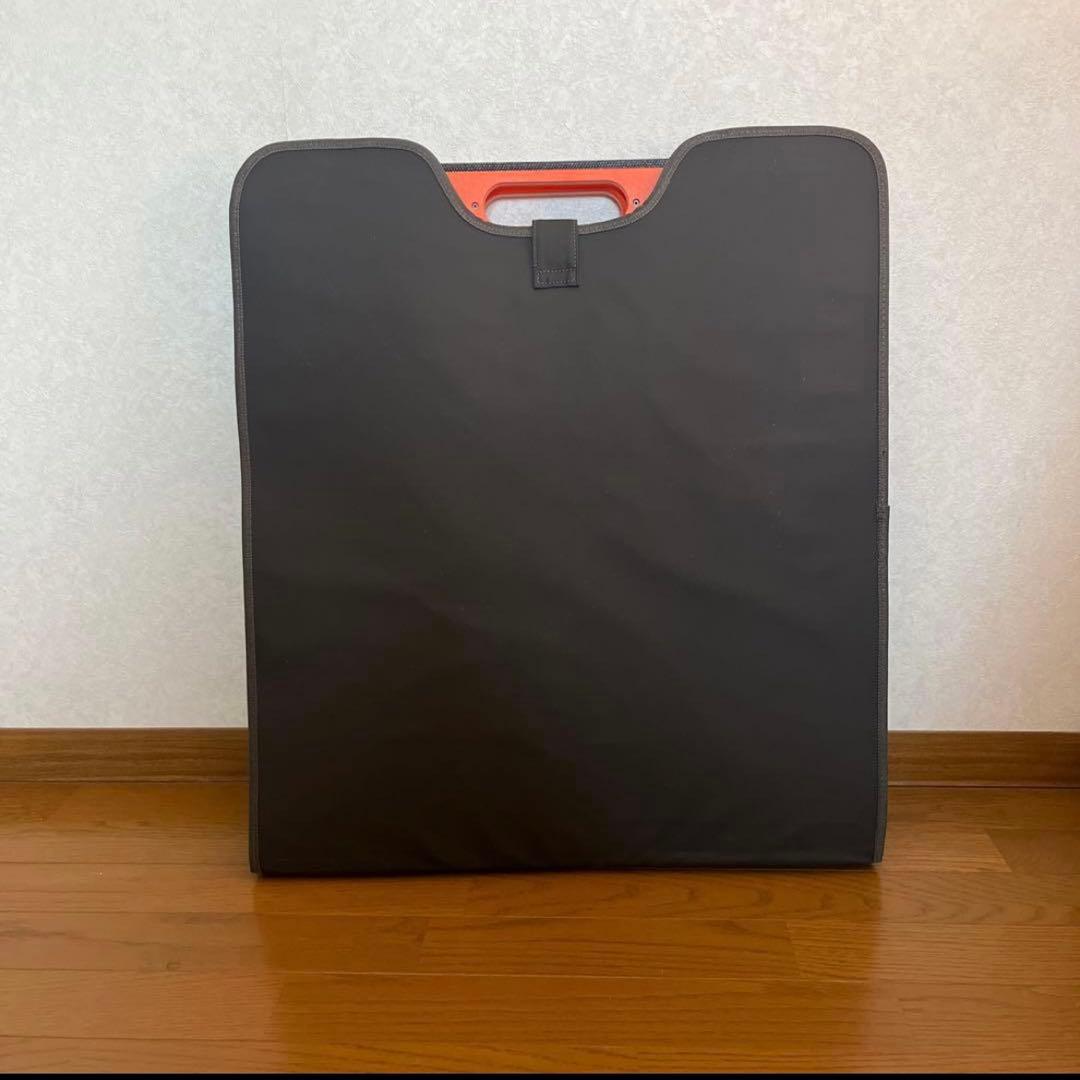 Jackery SolarSaga 200本体