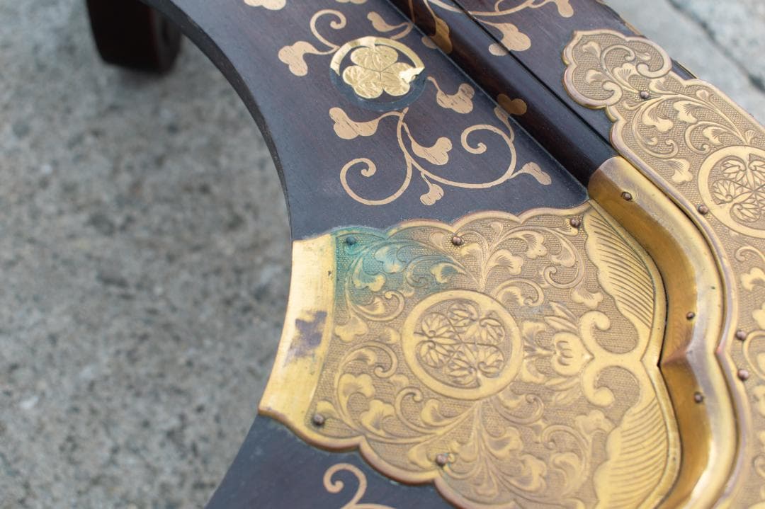 【中古】M▽大名火鉢 唐木 三葉葵 蒔絵 葵文 編笠無し 紫檀枠火鉢 (A02)