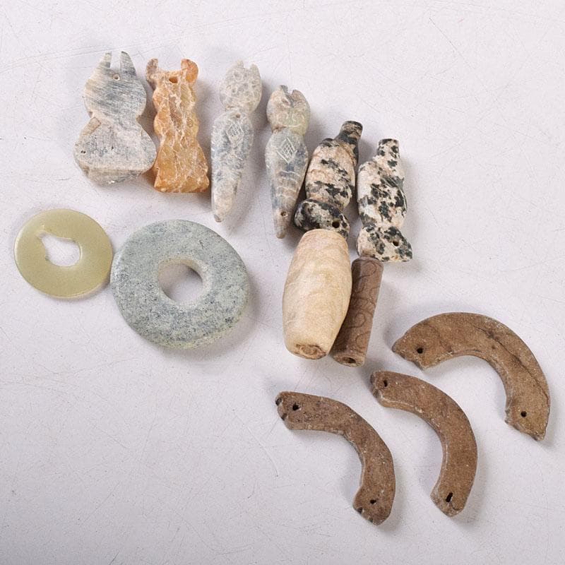 中国　玉石彫刻　根付　玉器　玉珮　装飾品　66点まとめて　M　R8503