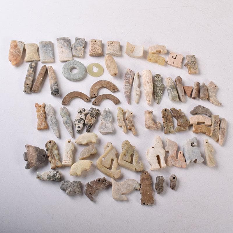 中国　玉石彫刻　根付　玉器　玉珮　装飾品　66点まとめて　M　R8503