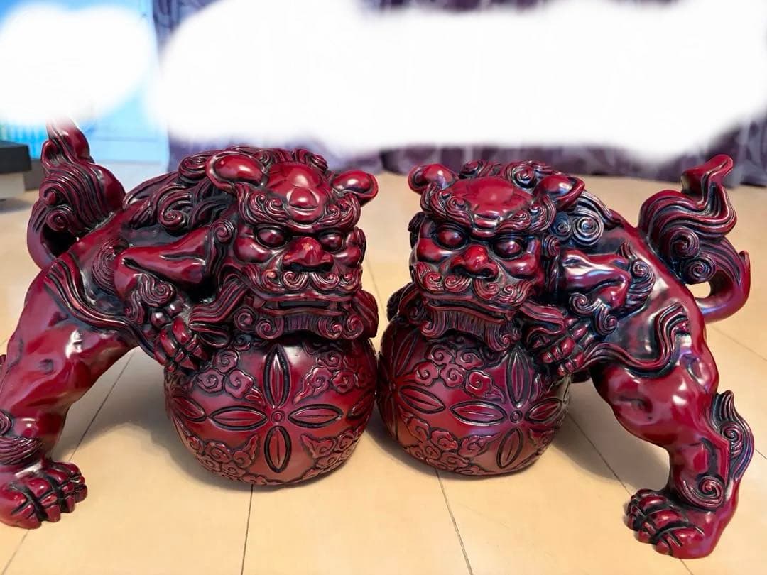 赤い獅子像 置物 陶器製　縁起が良い　幸運