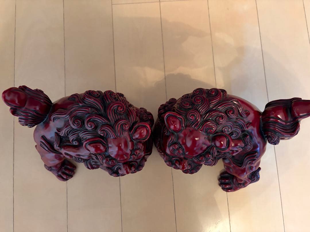 赤い獅子像 置物 陶器製　縁起が良い　幸運