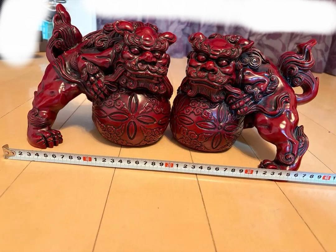 赤い獅子像 置物 陶器製　縁起が良い　幸運