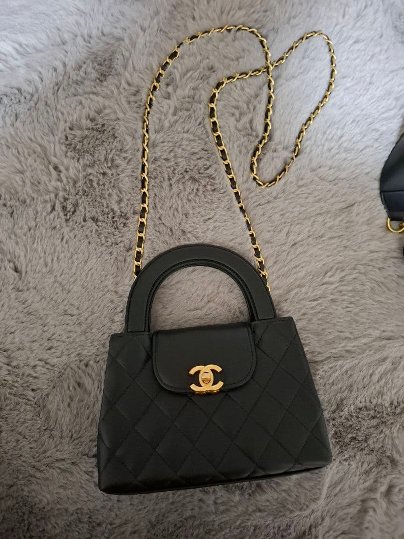 CHANEL ブラック レザーミニショルダーバッグ