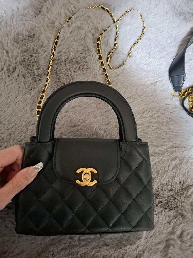 CHANEL ブラック レザーミニショルダーバッグ