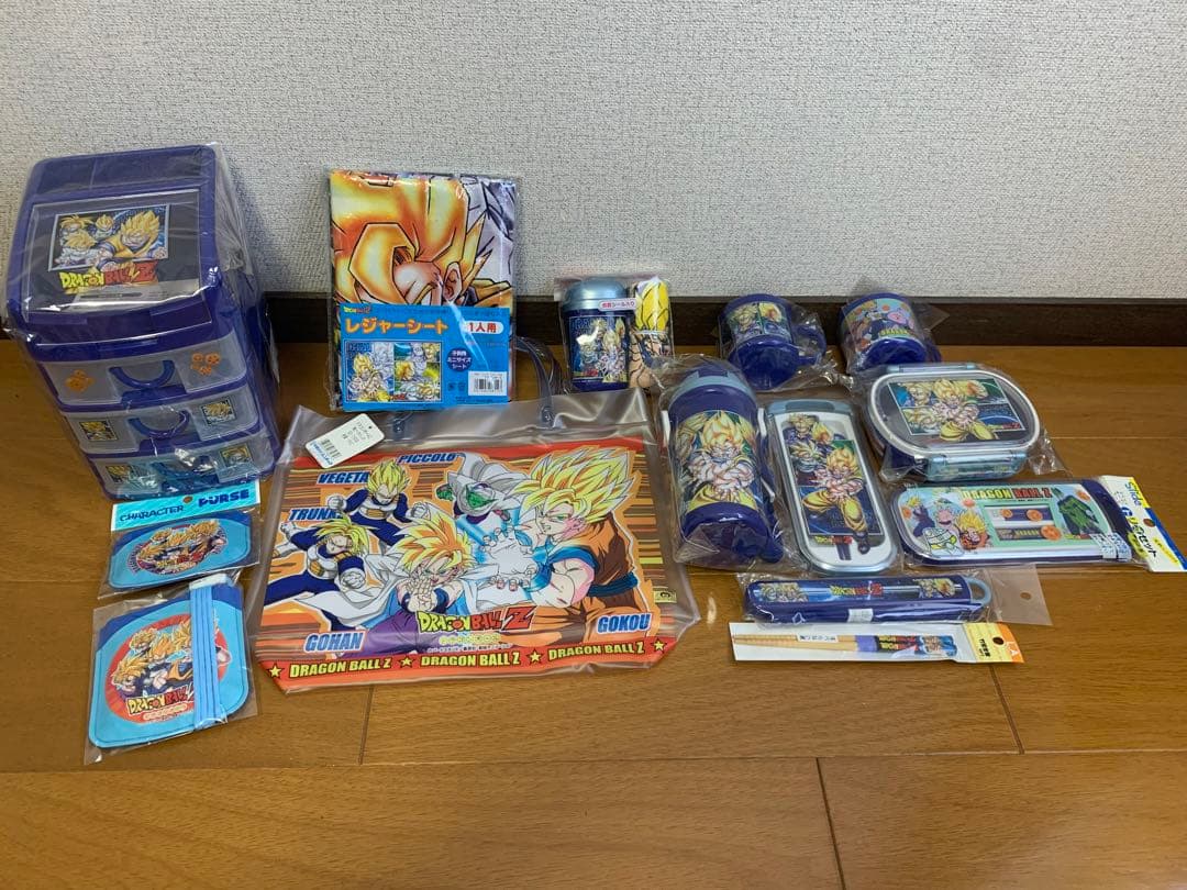 ドラゴンボール　弁当　財布　コップ　3段プラチェスト　プールバッグ　箸　おしぼり