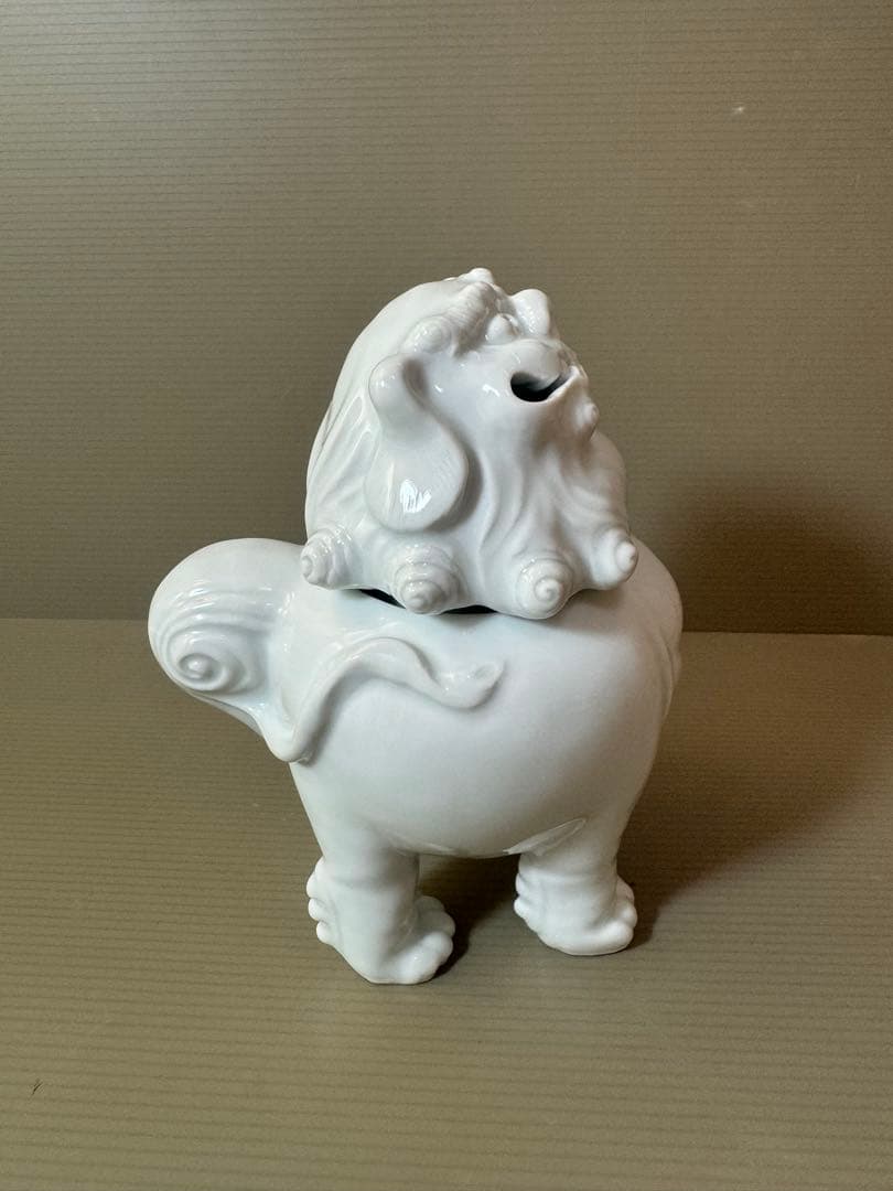 2905 無形文化財　平戸　三川内焼　白磁獅子　香炉　陽山松太郎作
