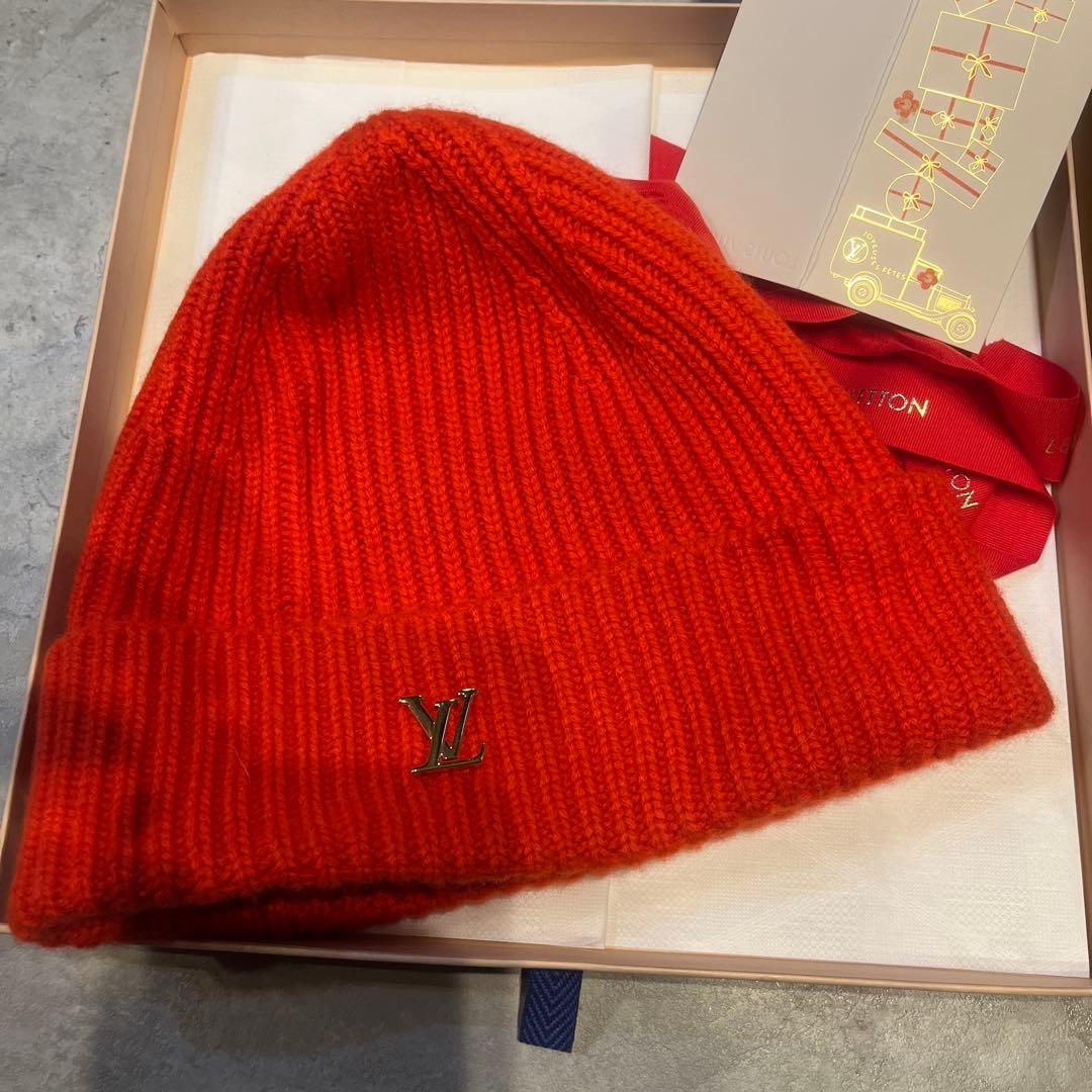 Louis Vuitton レッド色ニット帽