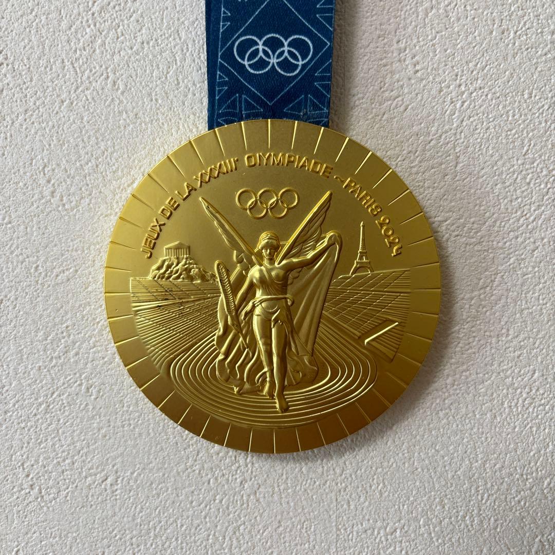 パリ　オリンピックの金メダル レプリカ 材質: 亜鉛合金　専用ケース付き