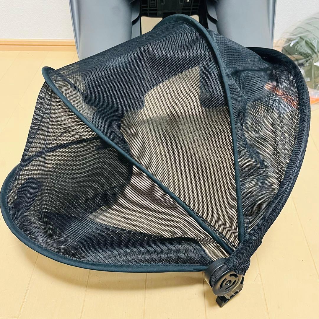 【未使用】ギュット　リアチャイルドシート　ヘルメット付き