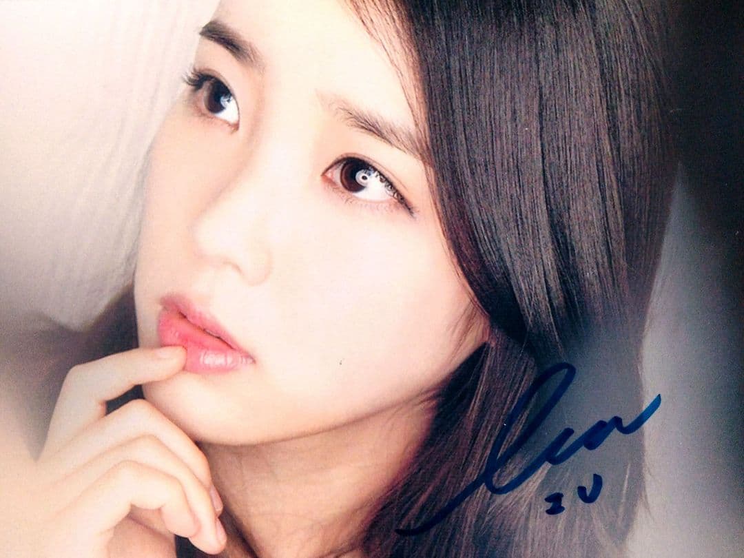 IU直筆サイン入り2Lサイズ写真…アイユー…