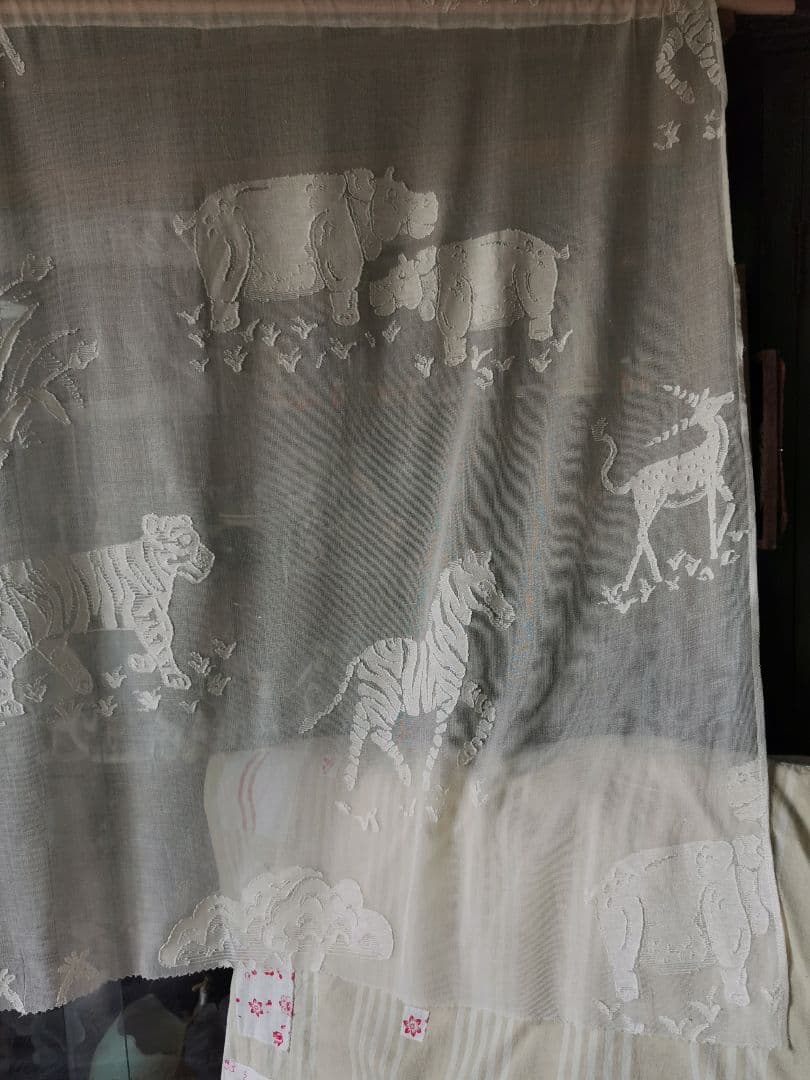 アンティーク マドラスレース サファリ 動物の楽園 カーテンパネル アイボリー