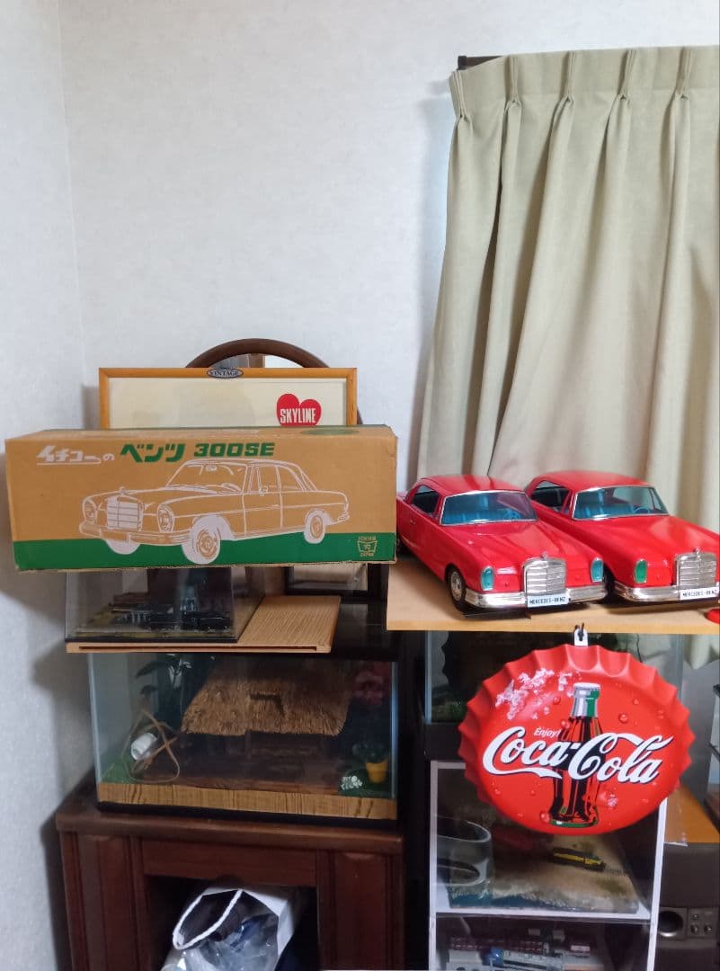 Mercedes-Benz 300SE レッド 1/18