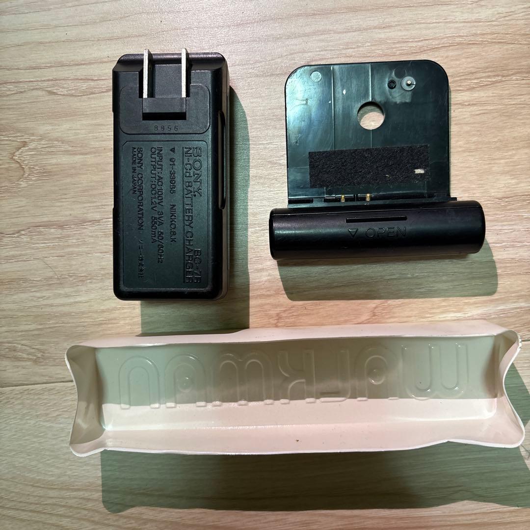 SONY WM-504 カセットプレーヤー 本体と付属品【ジャンク扱い】