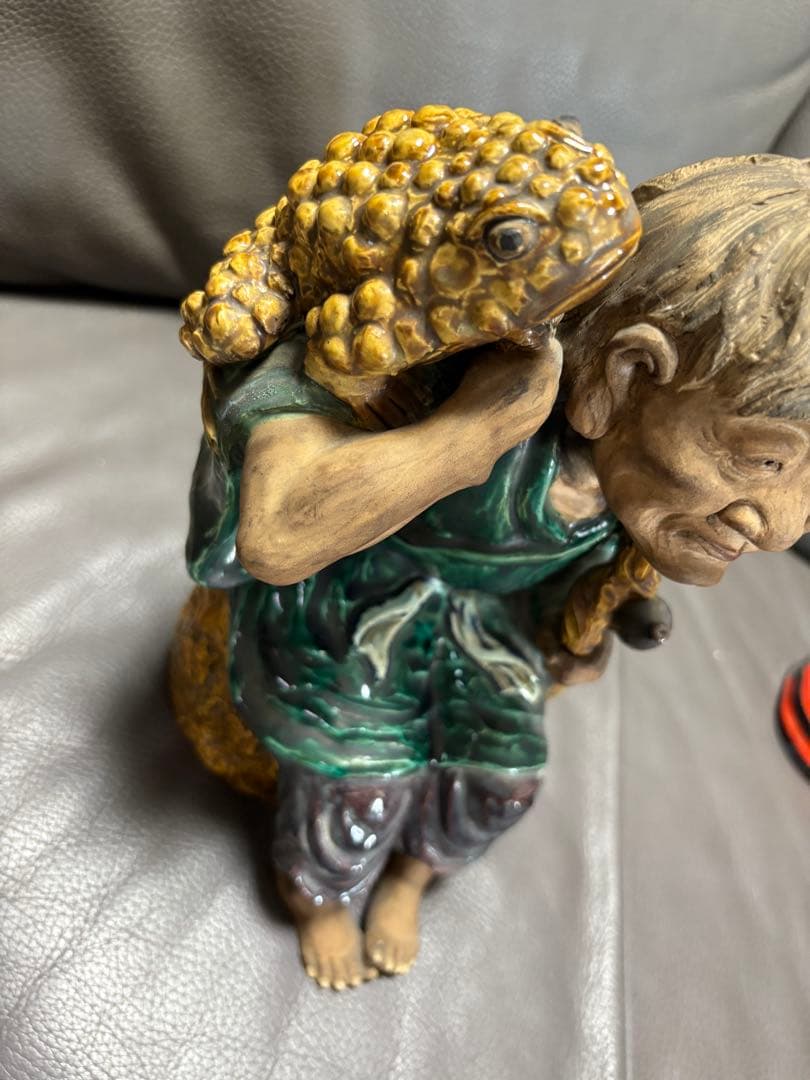 おばあさんとカエル　置物