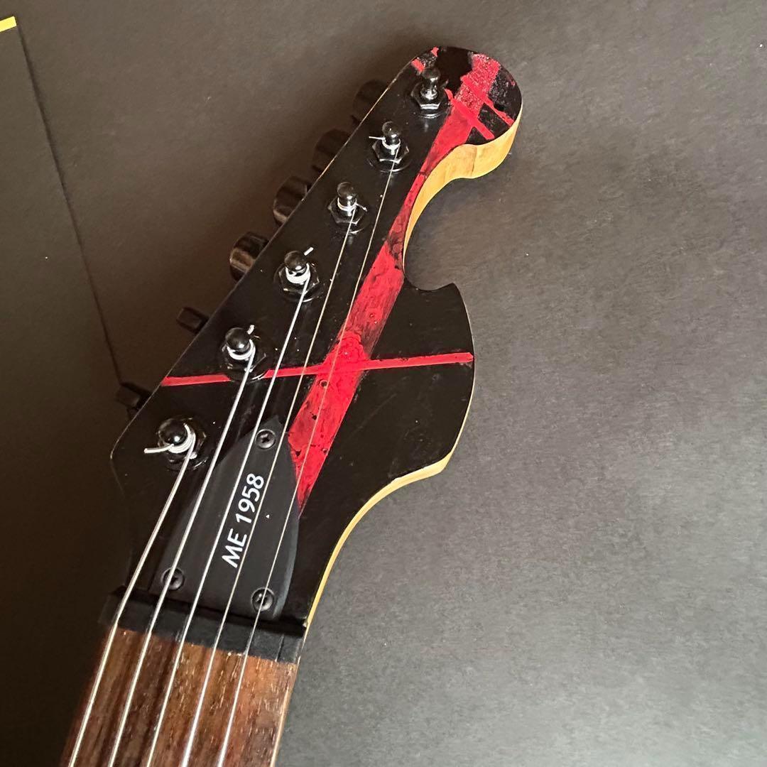 VHⅡ　Black ＆Red 風のミニ・ギター。 １６日までの底値！