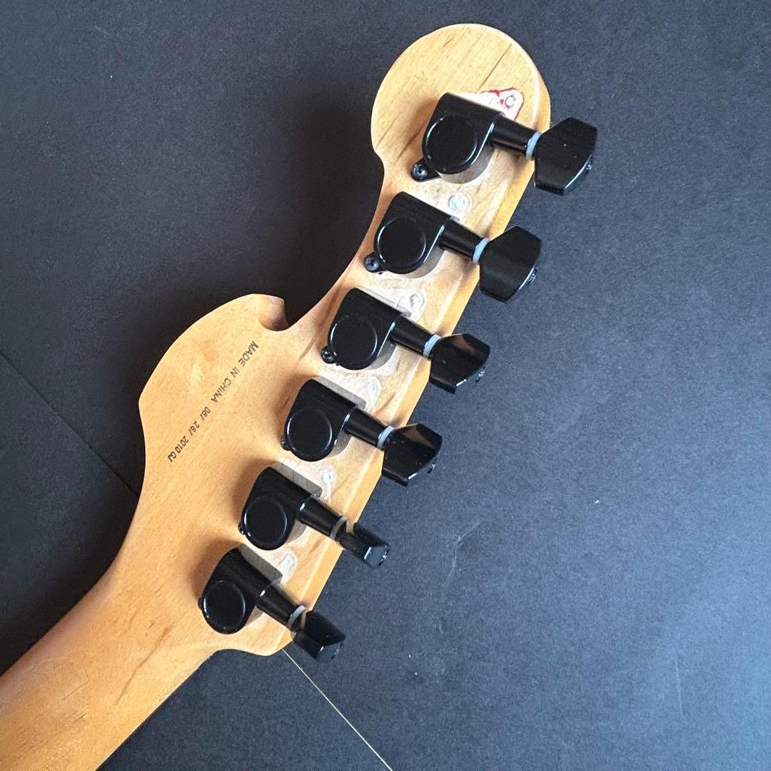 VHⅡ　Black ＆Red 風のミニ・ギター。 １６日までの底値！