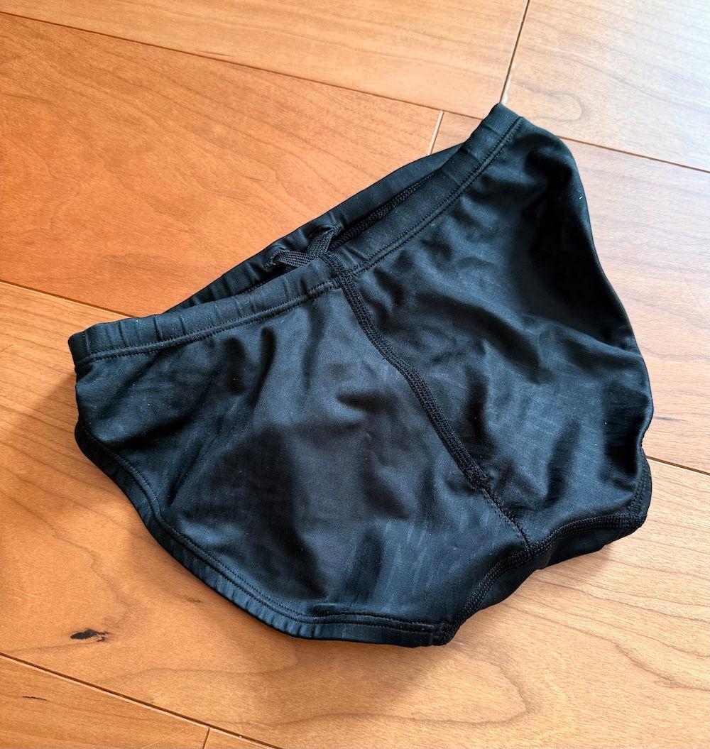 【美品】speedo　アクアブレードΣ　 ブラック　 M　光沢　ウロコ　競パン