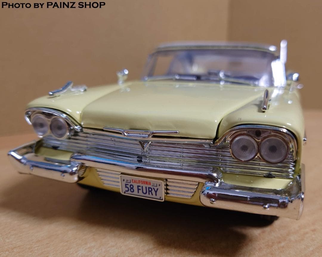 1/18 プリムスフューリー 1958 ライトイエロー ダイキャスト製ミニカー