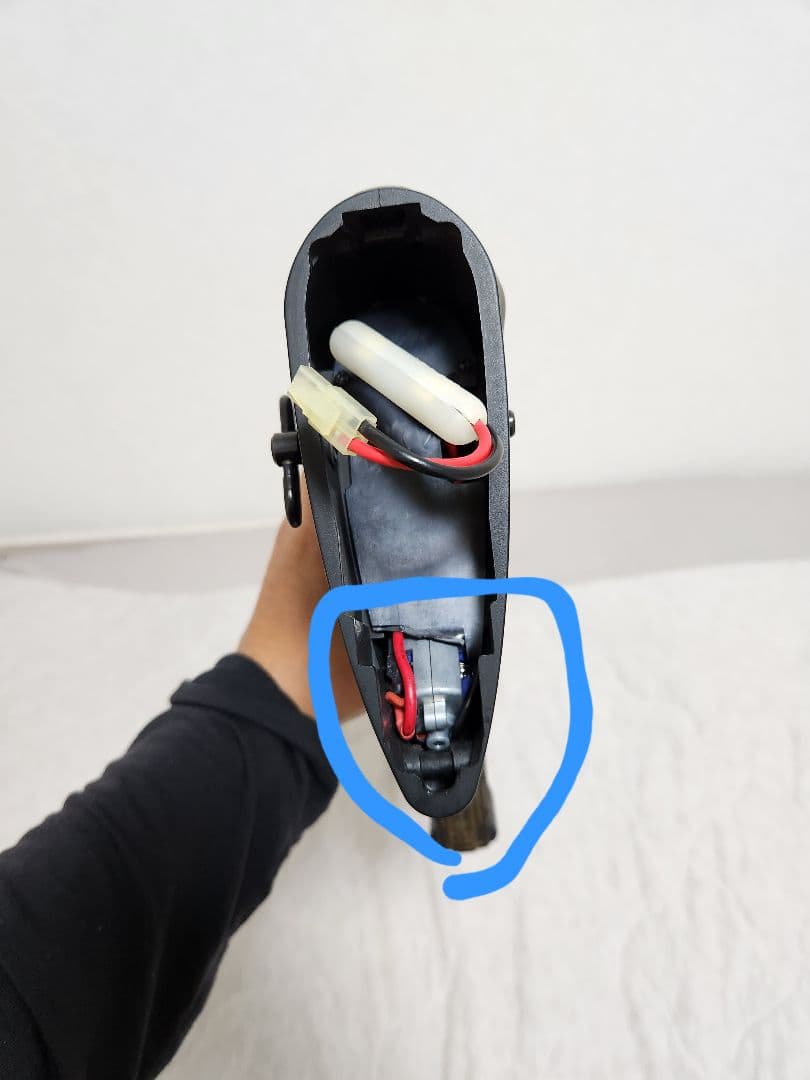 東京マルイ STEYR AUG 電動ガン マガジン3個付き、SBD取付済み