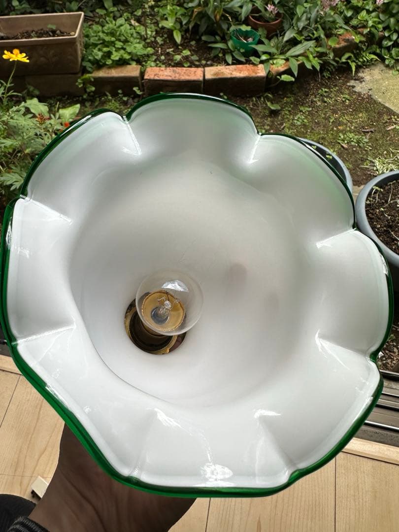 フランス アンティーク むき卵のようなオパリンガラスの可愛らしいアトリエランプ＊