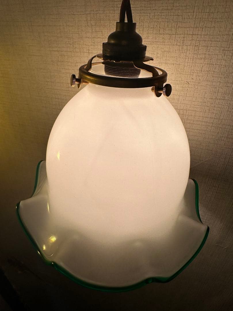 フランス アンティーク むき卵のようなオパリンガラスの可愛らしいアトリエランプ＊